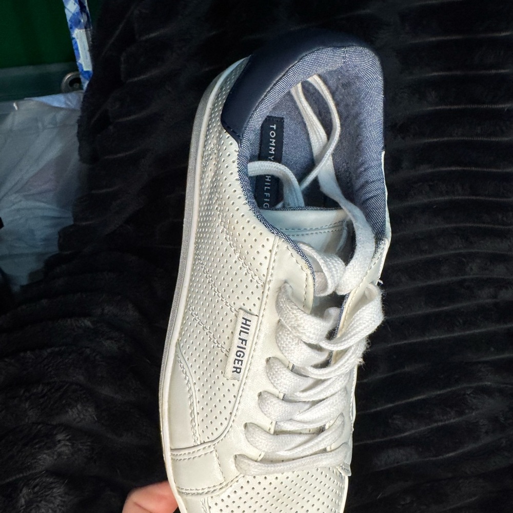 Tommy Hilfiger Men’s White and Navy Perforated Leather Sneaker